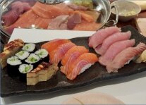 Sushi-Platte aus heimischen Fischen.