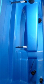 blauer Kunststoffkasten
