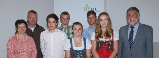 Präsident der LfL, Ausbildungsbeauftragte LVFZ Almesbach, neue Azubis, Gruppenfoto