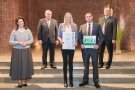 (v. l.) Staatsministerin Michaela Kaniber, BBV-Präsident Walter Heidl, Sabine Eckert, Marco Eckert, VLM-Vorsitzender Harald Schäfer 