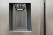 Integrierter Wasserspender in einem Kühlschrank