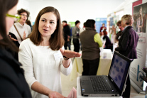 Welttag der Hauswirtschaft 2015 - Fachgespräch an einem Laptop