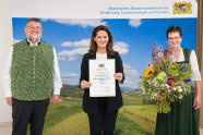 Preisträger-Ehepaar mit Ministerin (Foto: Seyfarth/StMELF)