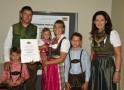 Gruppenfoto Ministerin mit Familie Kloning