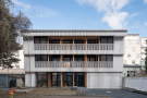 Geradliniges Mehrfamilienhaus in Holzbauweise