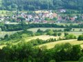 strukturreiche Kulturlandschaft mit Hecken, Feldern und Dörfern