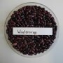 In einer Schale liegen dunkelviolette Bohnenkerne