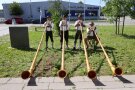 Vier Alphornbläser.