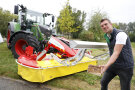 Landwirtschaftliche Maschine mit Mitarbeiter