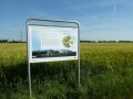 Schautafel in der Landschaft