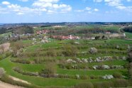 Luftbild einer strukturreichen blühenden Heckenlandschaft