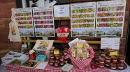 Stand mit Sortenposter des Obst- und Gartenbauvereins Reistenhausen