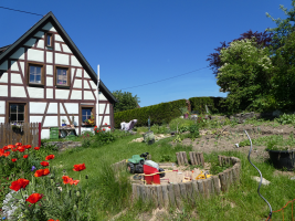 Bauernhaus mit Garten