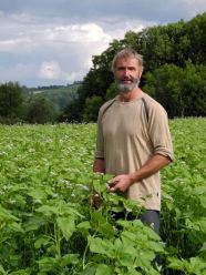 Georg Hartinger auf dem Feld.