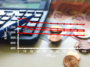 Schmuckbild: Euromünzen und ein Laptop, überdeckt von einem Liniendiagramm.