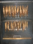 Fische aufgehängt in einer Räucherkammer