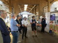 Dr. Bernhard Haidn bei seinem Vortrag vor einer Besuchergruppe.