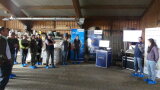 Der Infostand von DeLaval und DP 5 mit Sophia Sauter und Sarah Hertle beim Vortrag.