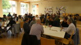Essen und Gespräche im Forum in Grub bei Teil zwei der DigiMilch-Abschlussveranstaltung