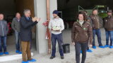 Dr Markus Demmel und Dr Isabella Lorenzini bedankten sich beim Betriebsleiter