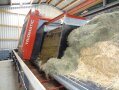 Automatisierte Grundfuttervorlage: Bunkersystem mit Fräse