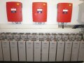 Stromspeicher: Wechselrichter und Blei-Säure Batteriesystem