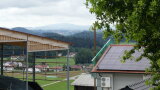 Postkartenmotiv "Moderner Hof vor herrlichem Niederbayern".