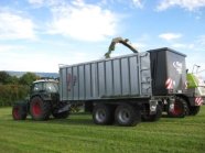 Landwirtschaftliche Maschine auf dem Feld