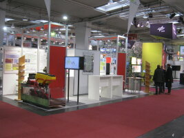 LfL Messestand Agritechnica mit Schaustücken und Postern