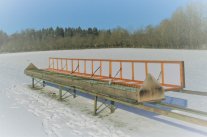 geöffnete Auswinterungskästen mit Wintergetreide bepflanzt