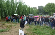 Besucher zum Feldtag der Bayerischen Landesanstalt (LfL) in Mießling