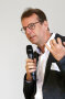 Prof. Dr. Achim Spiller mit Mikrophon. 