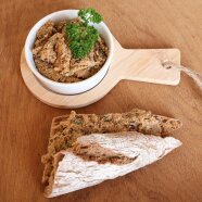 Rezeptbild mit Bohnenpaste und Baguette