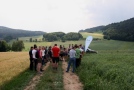 Besucher am Feld am Betrieb Kürzinger