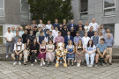 Gruppenfoto der Albsolventinnen und Absolventen mit ihren Lehrkräften.