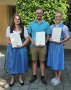 Die Jahrgangsbesten: Amelie Graßl (2.), Peter Schaaf (1.) und Katharina Haunberger (3.)