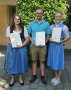 Die Jahrgangsbesten: Amelie Graßl (2.), Peter Schaaf (1.) und Katharina Haunberger (3.)