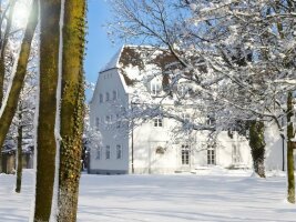 Gebäude im Schnee