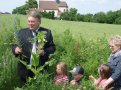 Staatsminister Brunner mit Kindern in Bütthard
