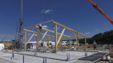 Gerüst aus Holzbalken für Stall