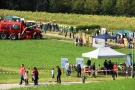 Gülletechnik und Besucher auf dem LfL-Gelände