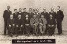 historisches Gruppenfoto mit dem Schriftzug: erster Klauenputzerkurs in Grub 1925